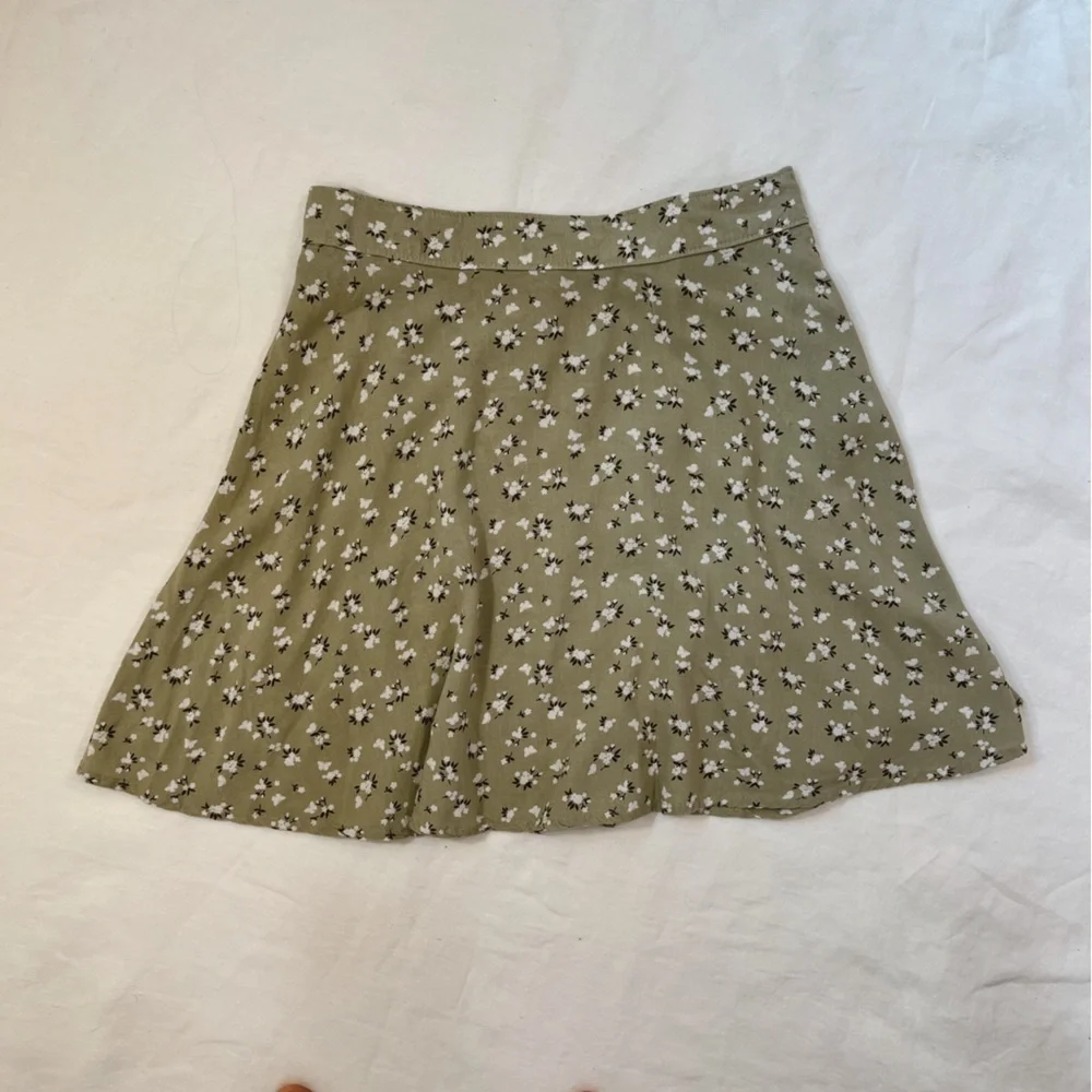 Hollister Floral Mini Skirt - Picture 2 of 5